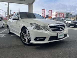 Mercedes-Benz E-CLASS sedan