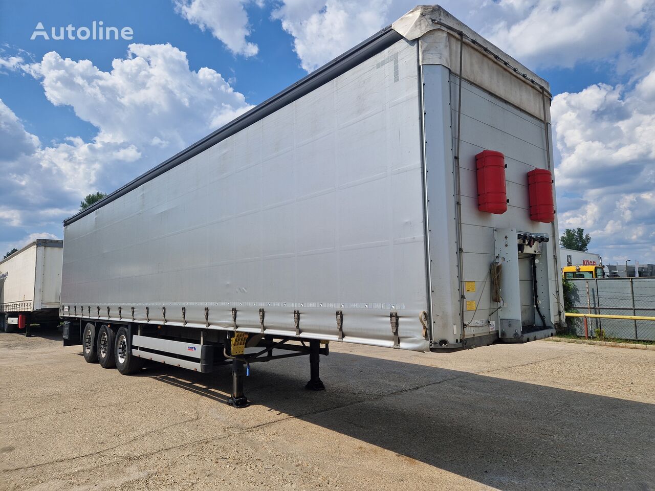 Schmitz SCB Lift Axle  XL code  Standard curtain side semi-trailer