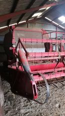 MASSEY FERGUSON 525 grain harvester