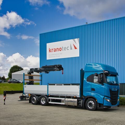 new IVECO AS260S49Y flatbed truck