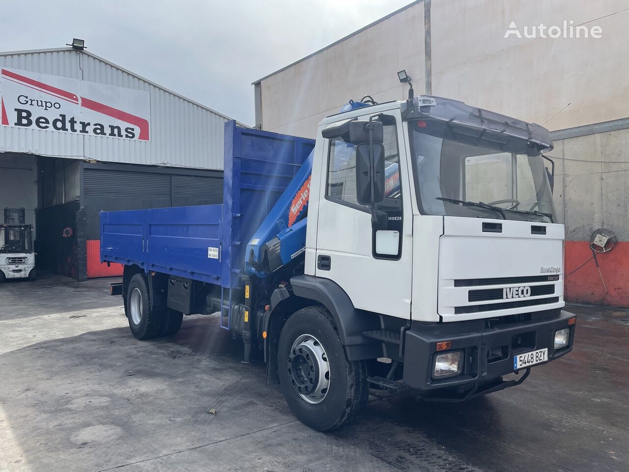 IVECO eurocargo 1828 flatbed truck