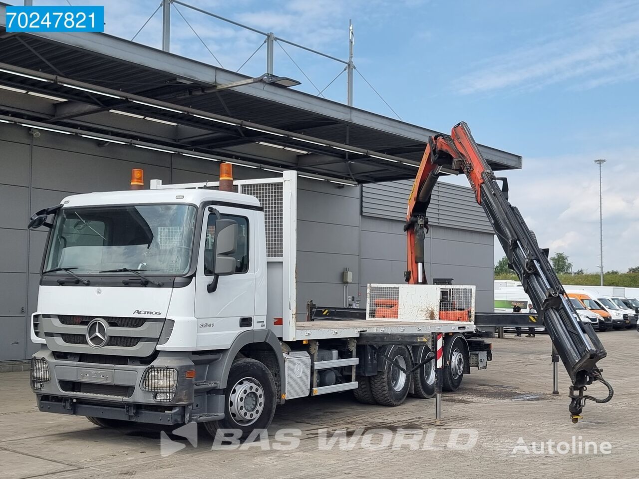Mercedes-Benz Actros 3241 8X4 Tridem Palfinger PK26002 EH Remote Euro 5 flatbed truck