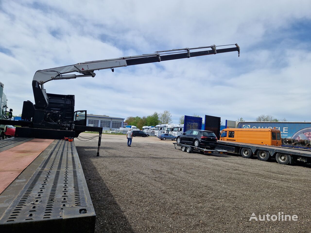 Van Hool mit Grossem Container Kran low bed semi-trailer